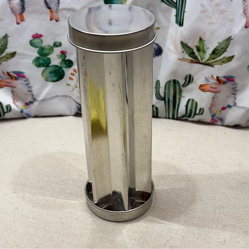 The Pampered Chef Valtrompia Bread Tube Silver with Instructions